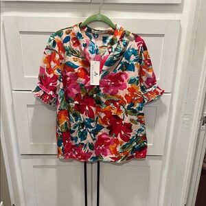 ANGEL FASHION Floral V-Neck Short Sleeve Blouse in Multicolor